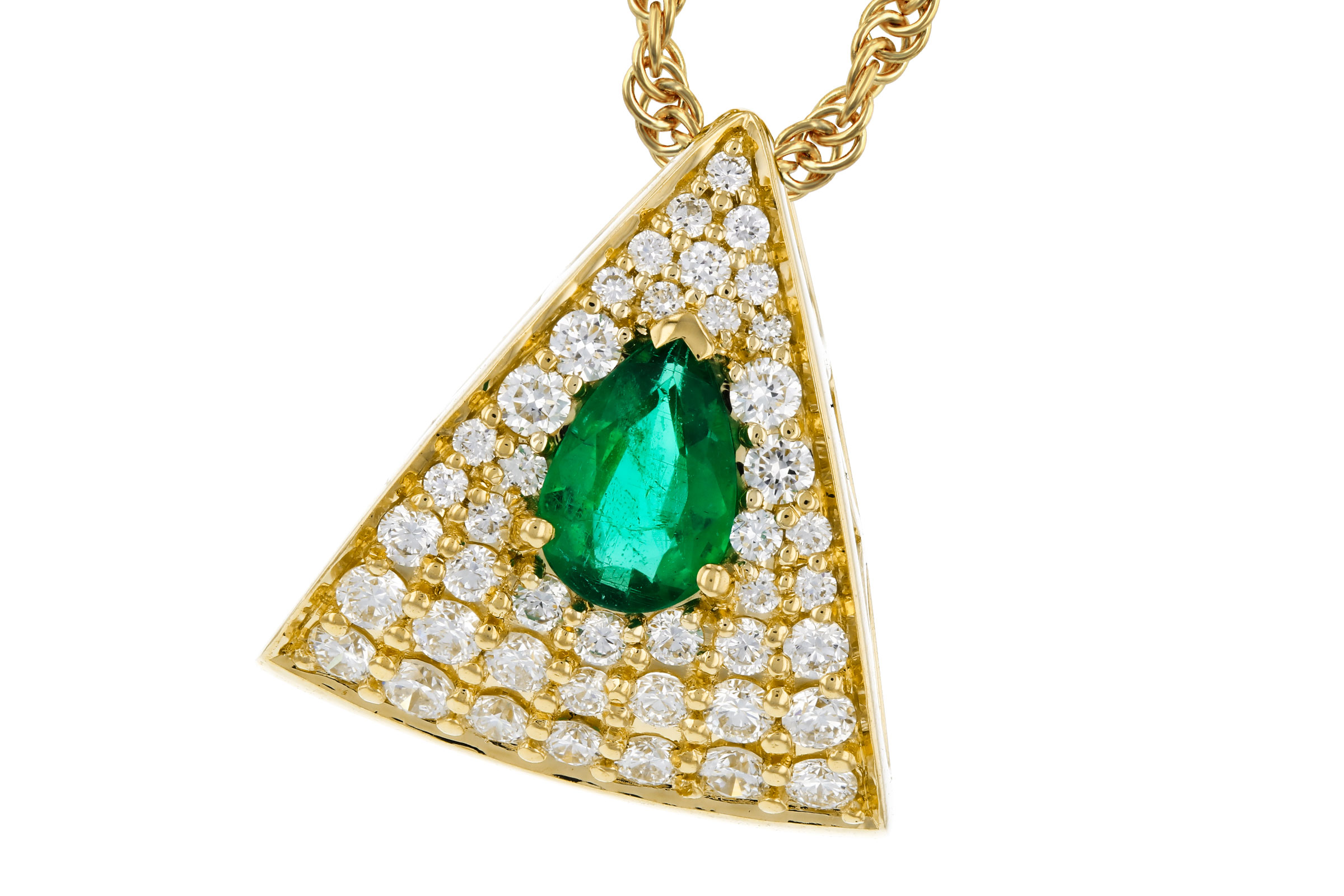 F284-75162: NECKLACE .26 EMERALD .60 TGW (6x4MM EM)