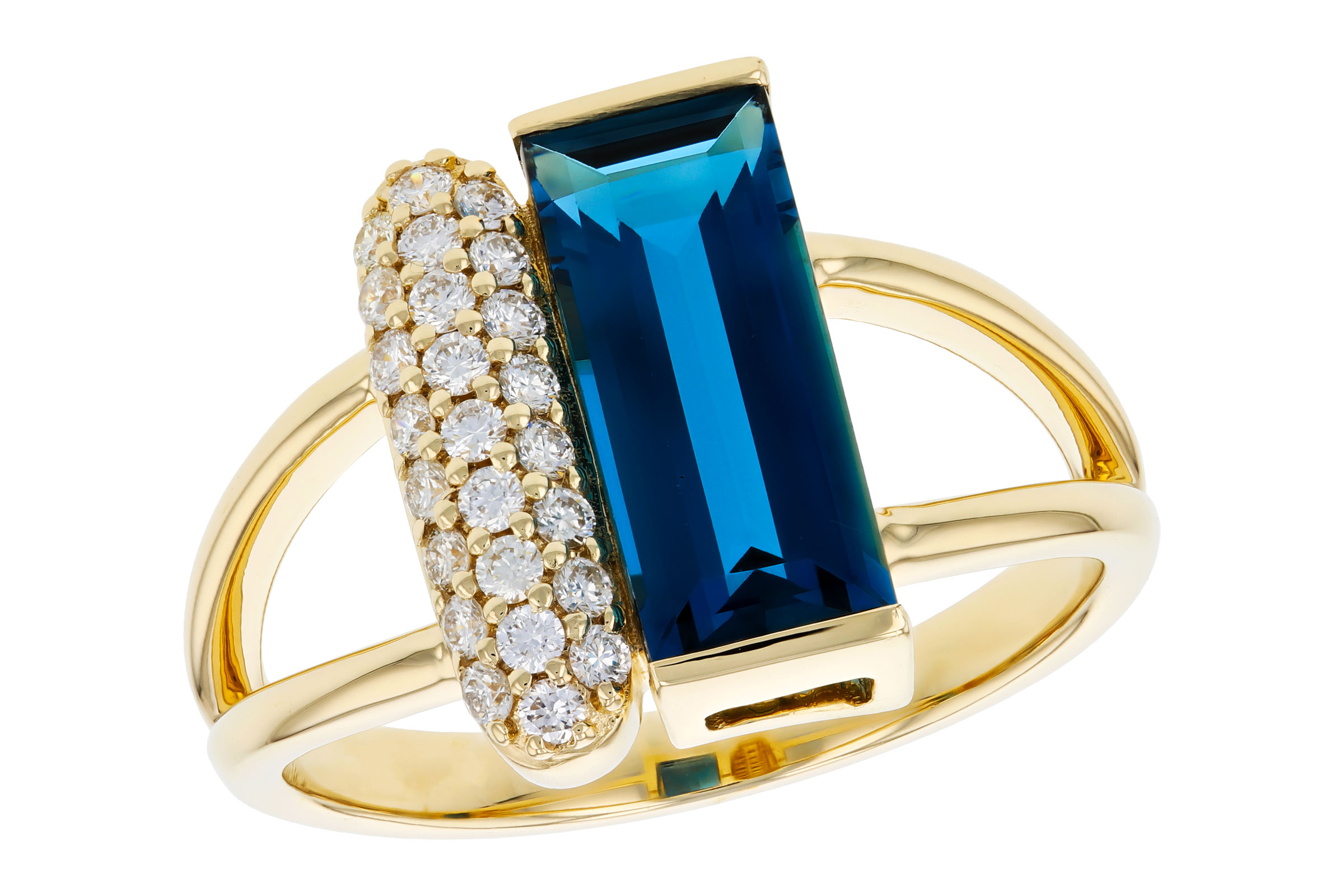 L284-75116: LDS RG 2.67 LONDON BLUE TOPAZ 2.92 TGW (12x5MM BT)